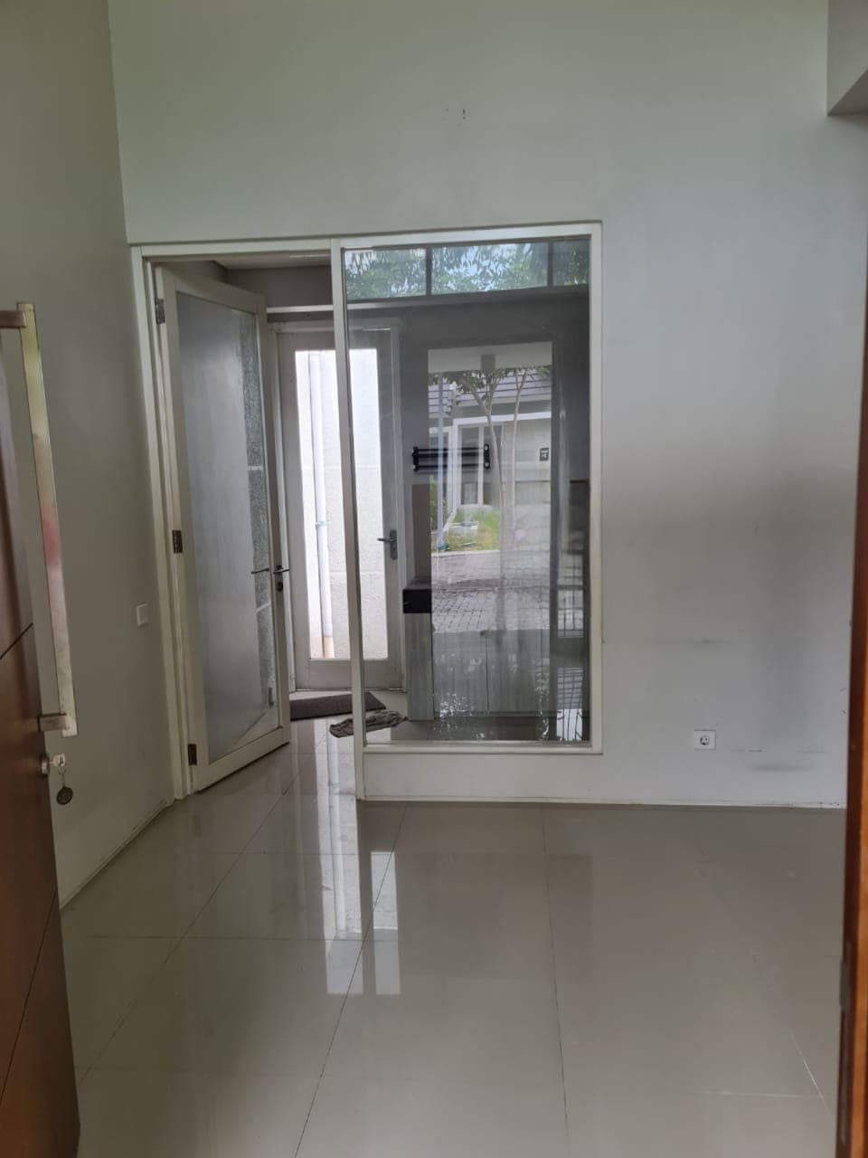 Disewakan Rumah Semi Furnish di Northwest Park